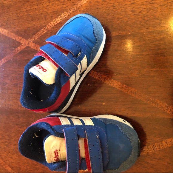 5 pairs infants sneakers, 2 adidas 3 Nike all very gently used - Picture 5 of 16